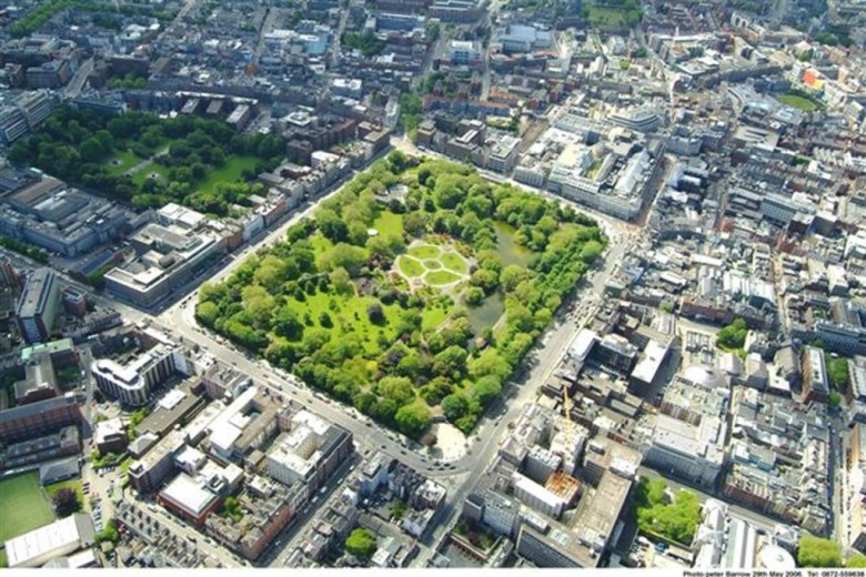 St Stephen’s Green: pre-eminent square in Dublin; also highest priced real estate in Dublin (Image: walkinmyshoes.ie)